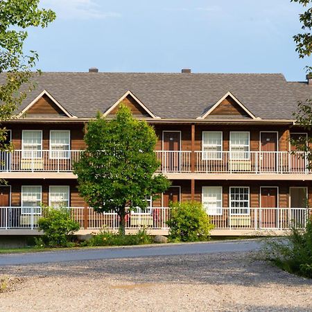 Auberge Royal Papineau Notre-Dame-de-la-Salette Экстерьер фото